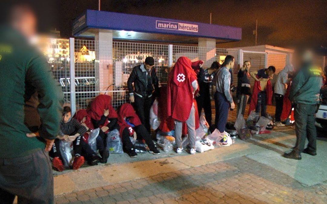 La Guardia Civil intercepta a 17 marroquíes en una embarcación que partió de Ceuta