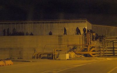Noches en el puerto de Ceuta: fugas de inmigrantes, camioneros hartos y agentes superados